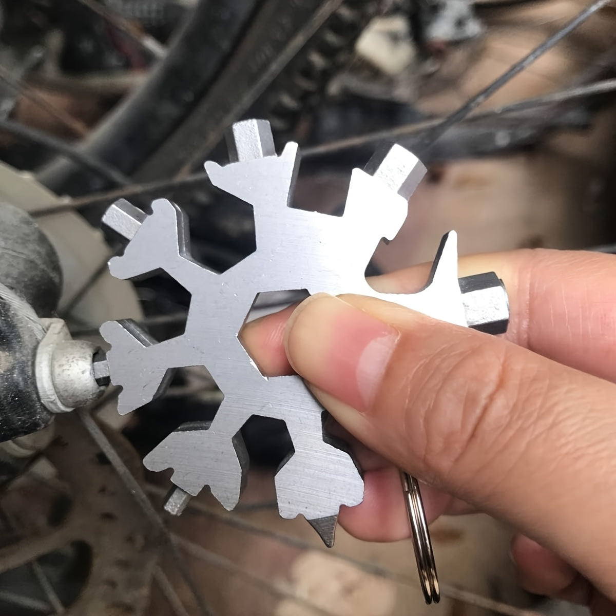 Snowflake Multi-Tool – 18-in-1 Stainless Steel EDC Tool with Screwdrivers, Wrenches & Bottle Opener